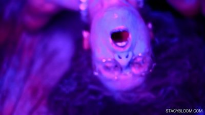 ทารก masturbates ในกล้องและพาตัวเองไปสู่จุดสุดยอด